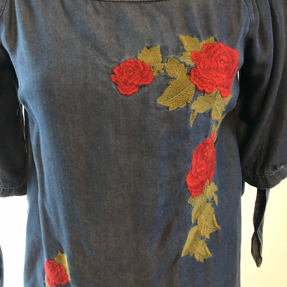 Francesca’s Top - Picture 3 of 6